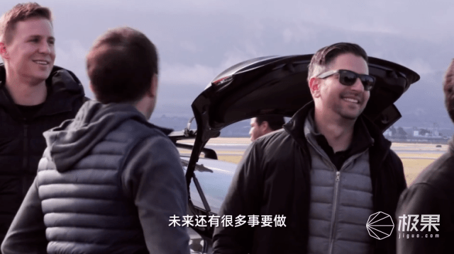 Apple Car工程师转型造飞机！12个旋翼能变形，续航96公里，后年量产...