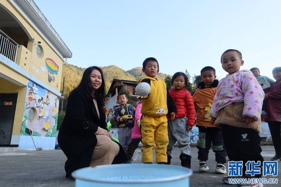 教育|两个老师六个娃 大山深处的幼儿园