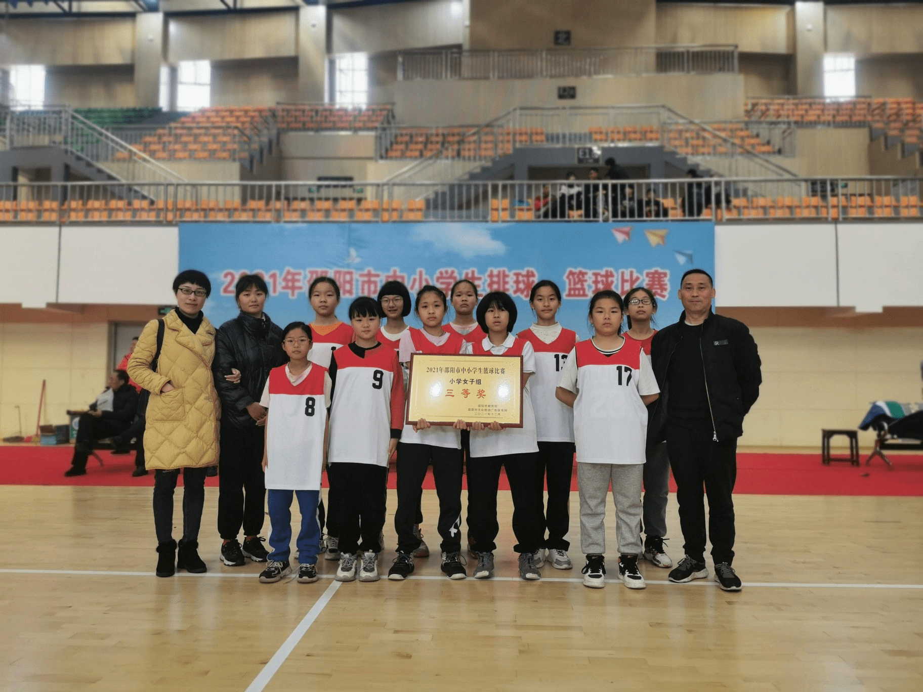 体育运动|武冈市第二实验小学女子篮球队在邵阳市中小学生篮球比赛中斩获佳绩