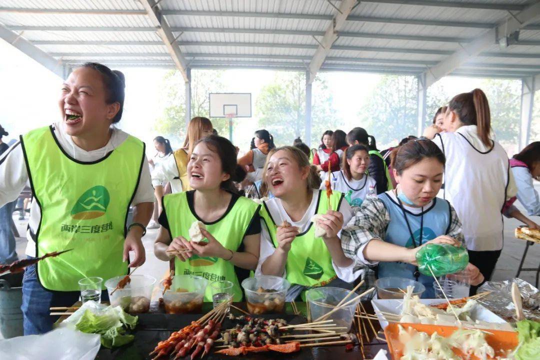 两岸三度营地承接企业团建成人拓展军事化军训魔训大型趣味运动会学生