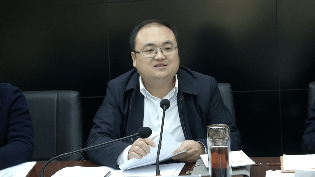 裴永波主持召开座谈会 就招商引资政策征求企业和相关