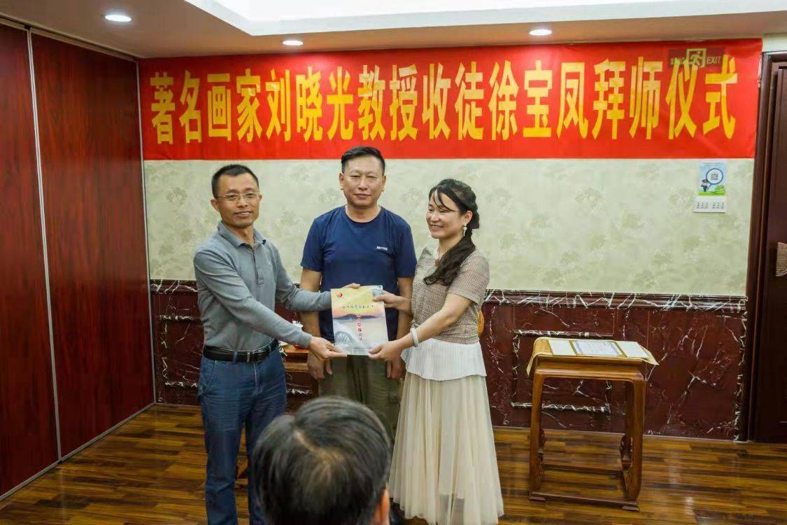 传承绘画技艺:徐宝凤拜著名画家刘晓光教授为师_中国_德化_陶瓷