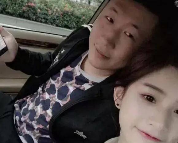 华星传媒老板青蛙哥和公司旗下一姐皮皮宝宝在一起了