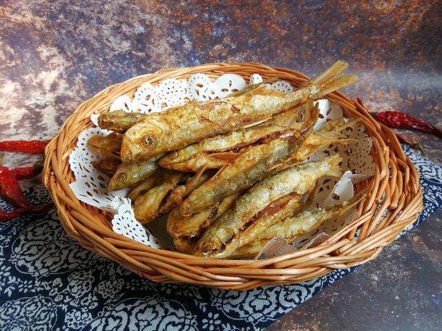 川条子最好吃的做法,香酥入味,连鱼刺都不放过,老人孩子都爱吃_小鱼