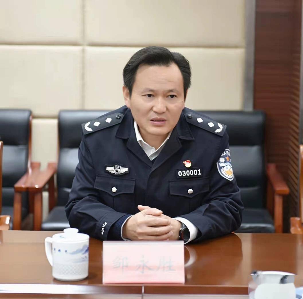 邓伟在景德镇督导检查派出所和"新型警力护校园行动"_工作_公安局