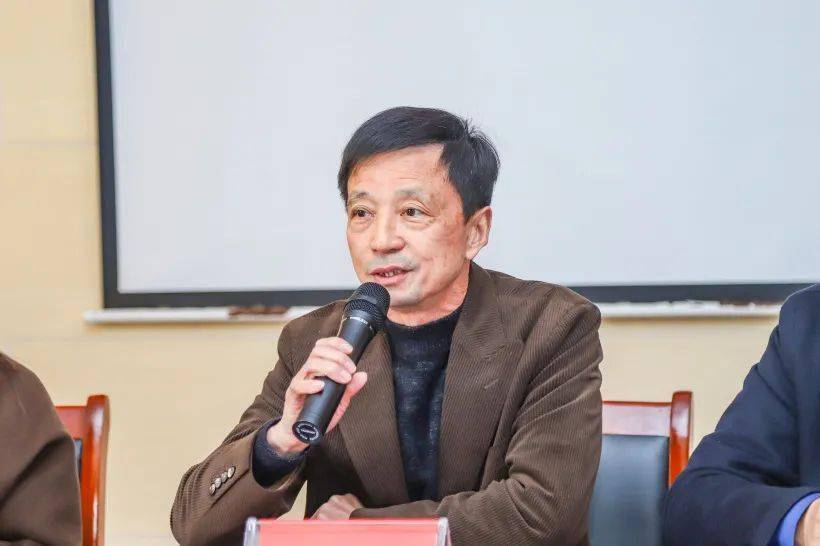 茂林中学校长马志龙致欢迎词县工商联党组书记,县委统战部副部长唐剑