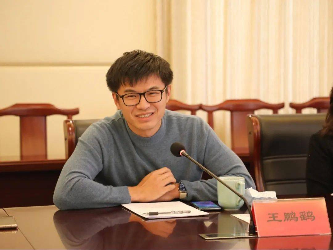 《政府工作报告》征求意见座谈会召开