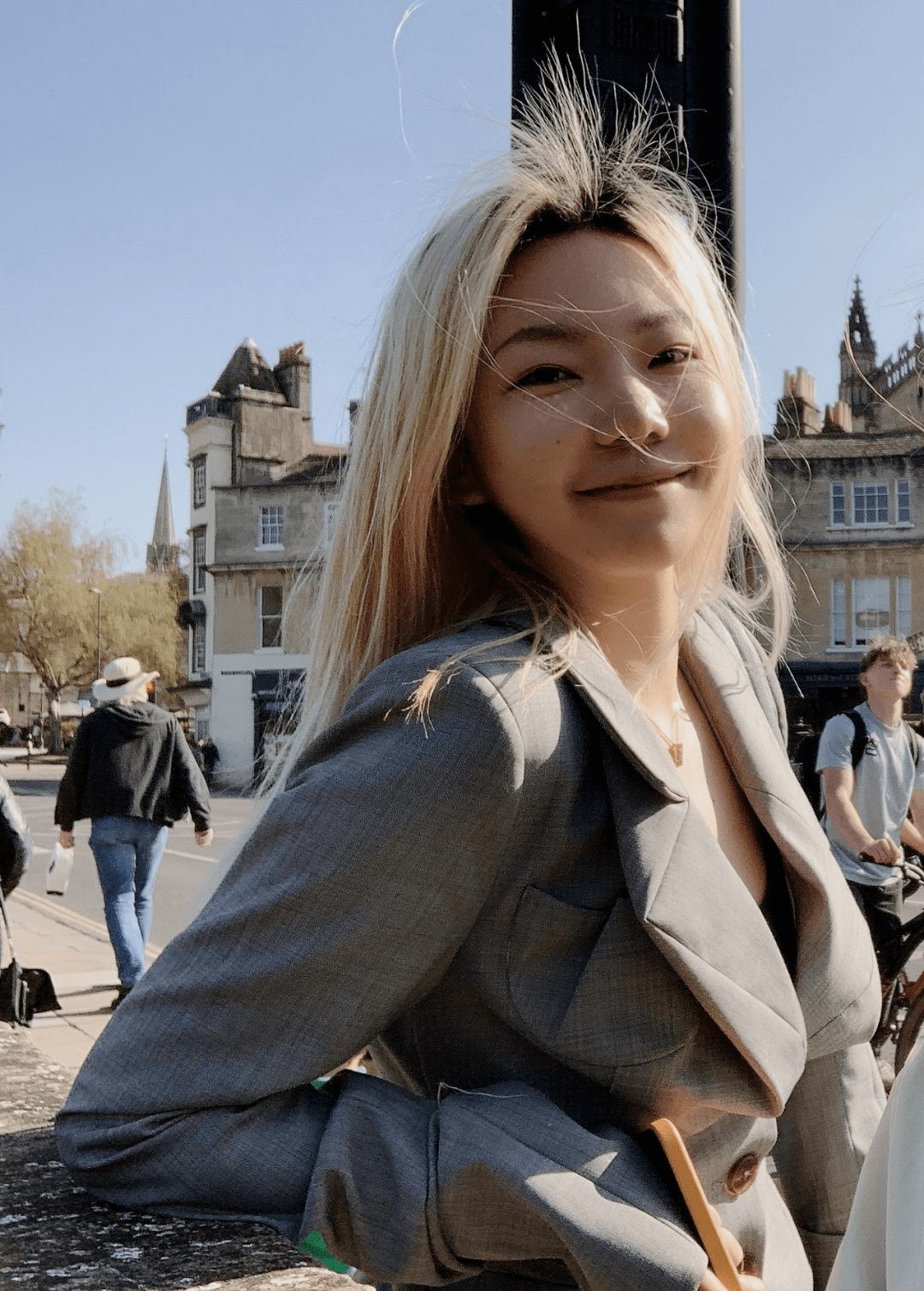 直播|周日直播预约开始：与专业心理咨询师在线聊天，带你逃离“低自尊”漩涡