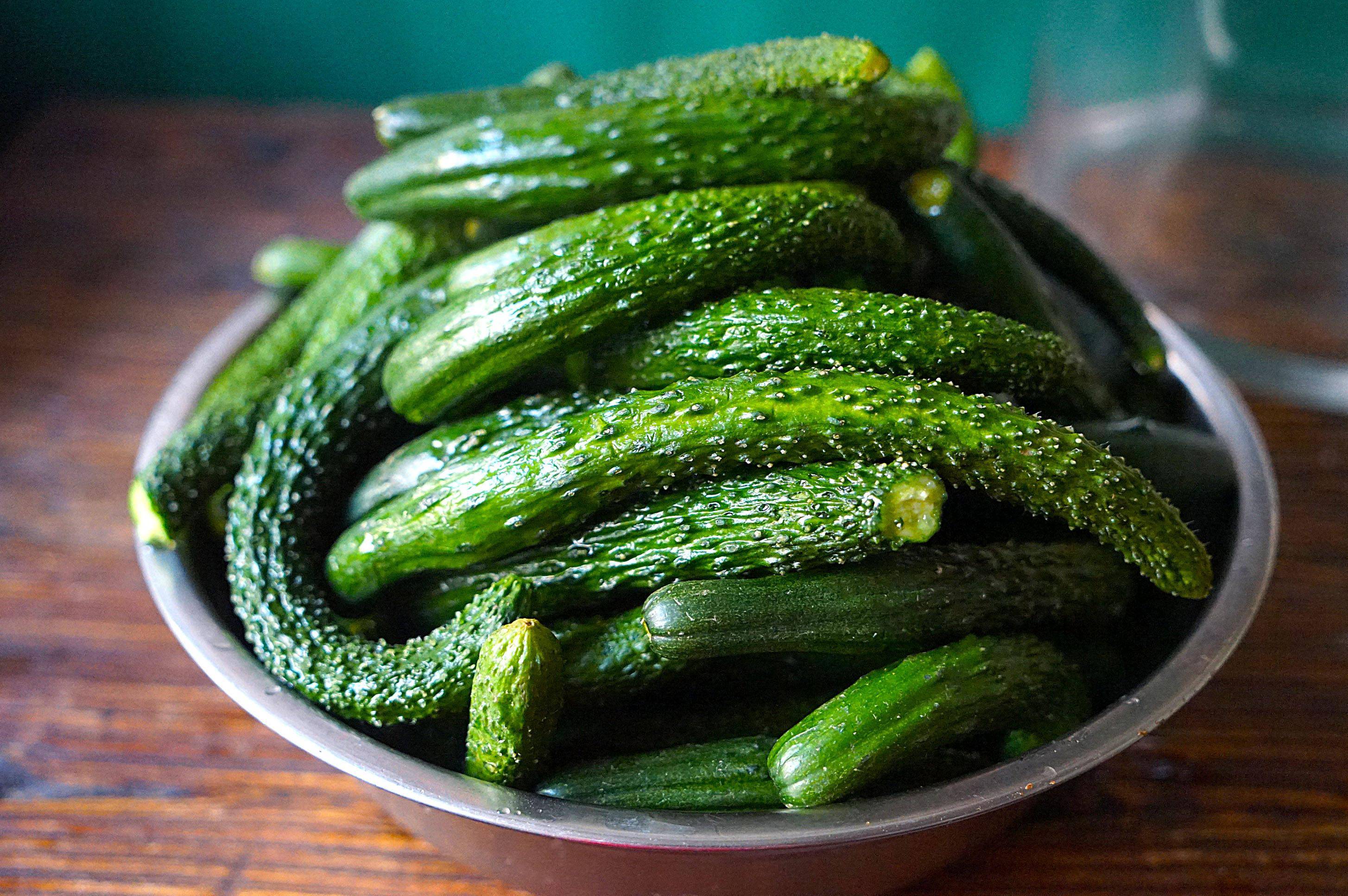 天越冷,腌制乳黄瓜越容易成功,酸辣爽脆又开胃,佐粥