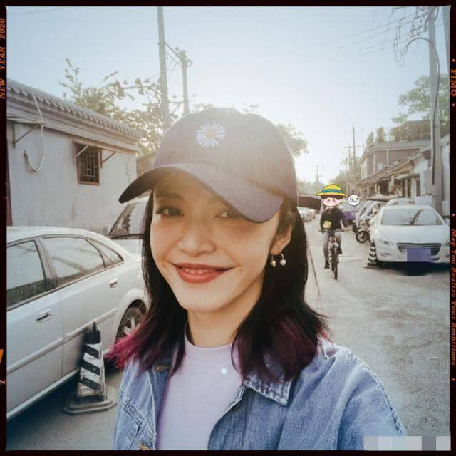 姚晨还是别大笑了脸上的褶子和赘肉太明显还不如微笑做女王