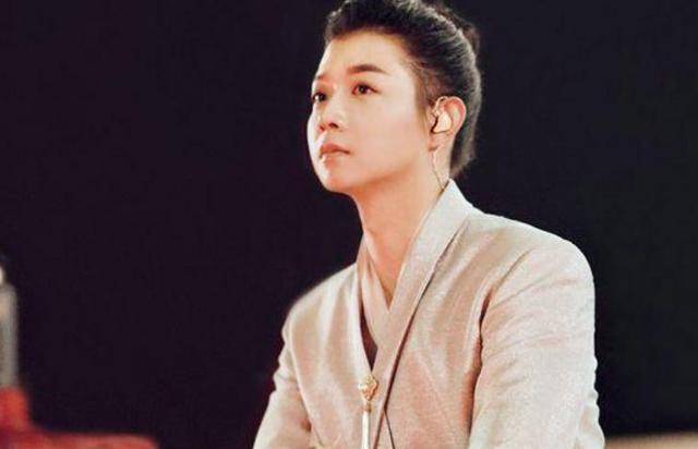 陈露霍尊风波事件持续发酵,陈岚多次力挺霍尊,称霍尊超级单纯_吴亦凡