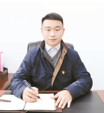 共青团黄冈市委书记 张章为贯彻市第六次党代会精神凝聚青春力量党旗