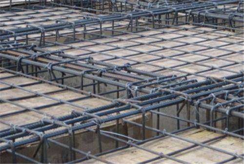 是上面的板筋用单层,但也不是全部用单层筋,像是屋檐处也是会加扣筋的