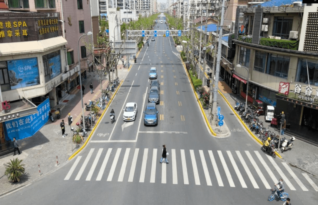 凉城路广中路路口▲凉城路广灵二路路口资料:虹口区新闻办编辑:林欣