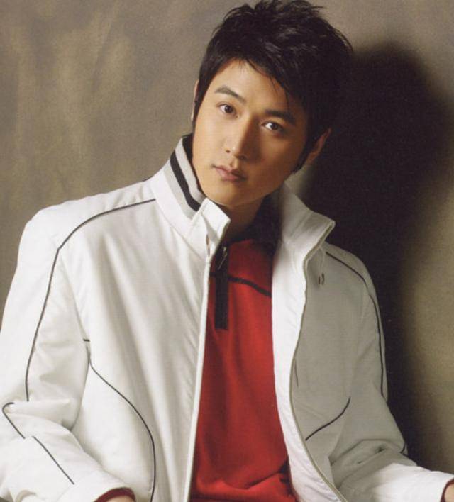 44岁陆毅近照曝光,身材发福严重走形,网友:男神脖子呢?