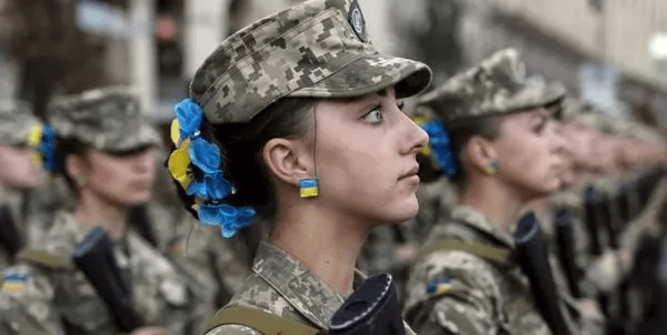 乌克兰数十万女性将进行兵役登记：包括孕妇和有小孩的妇女