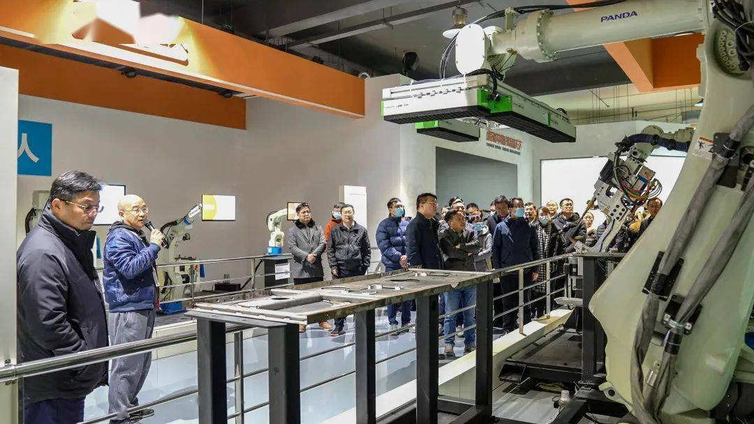 活力梅钢┃"智·远"军团走进南京"熊猫"_智能_机器人_企业