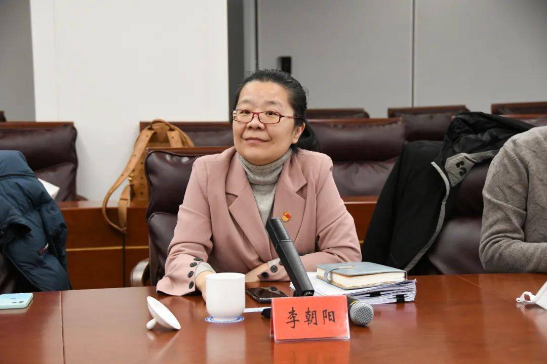 会议最后,区委宣传部副部长李朝阳传达中央文明办全国文明城市创建