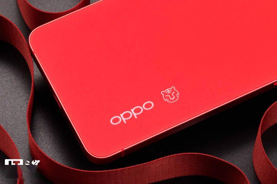 今年最后一款红色手机，过分美丽