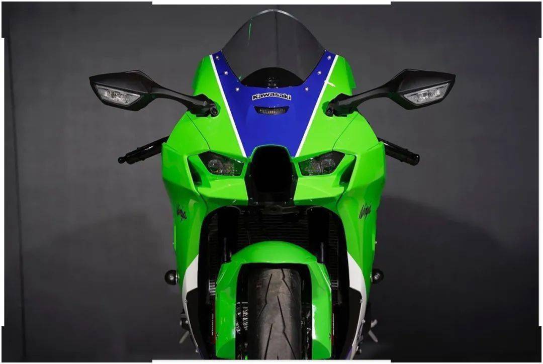 KAWASAKI ] Ninja ZX-10RR 特殊配色英国亮相：经典ZXR 涂装市贩有望？_ 