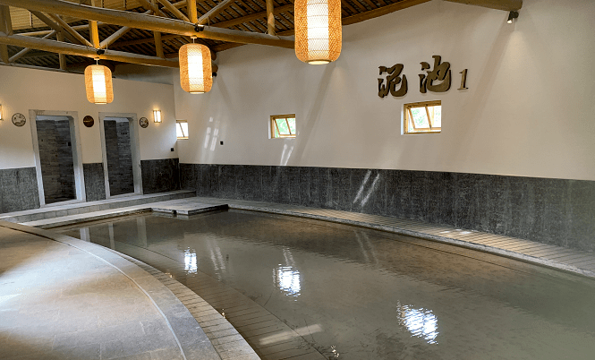 可用于介质浸泡(泥浆浴),包裹(局泥),埋敷(全泥)躯体等进行疗养.