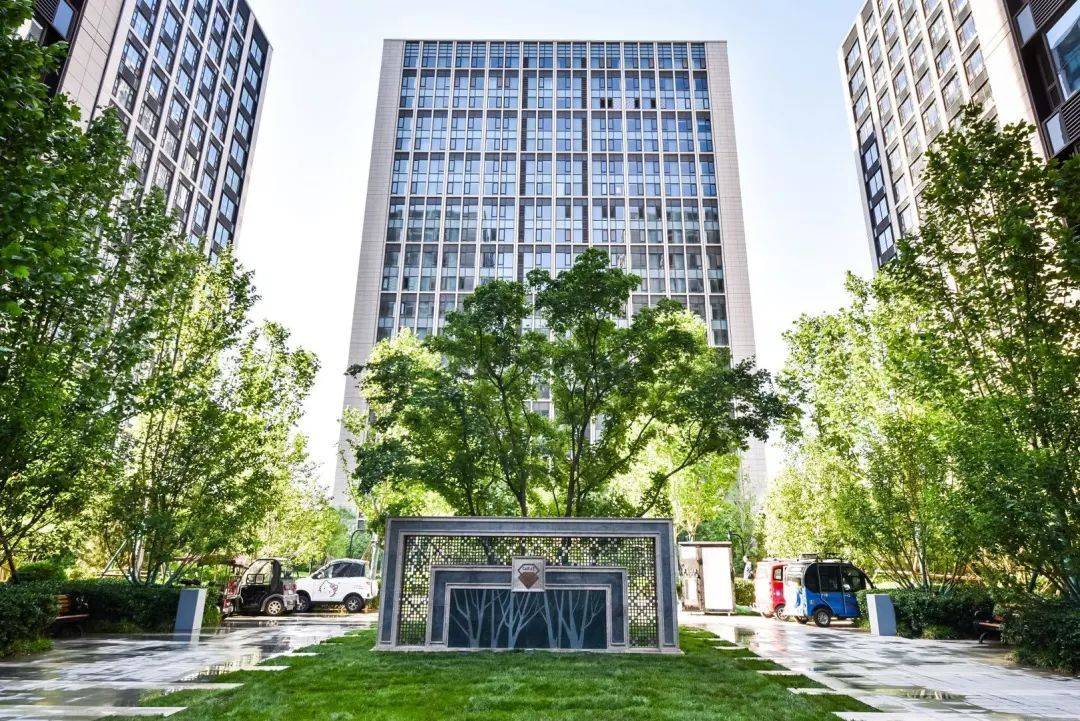 西长安壹号处于门头沟新城wsd核心位置,紧邻长安街西延线,周边规划有