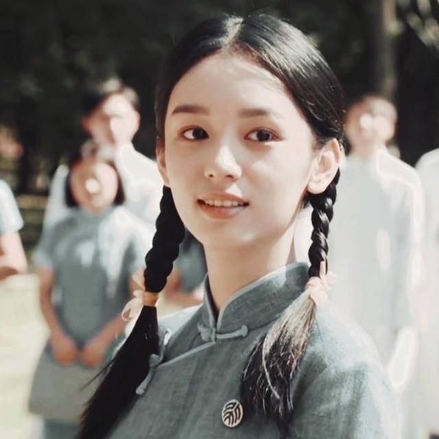 孙子发现奶奶民国时的老照片,一经公布,她的美貌惊艳了无数人_徐谟佳