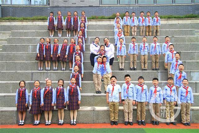 这所小学34个班级的花式集体照 太有创意了!_造型_年级_杨石路
