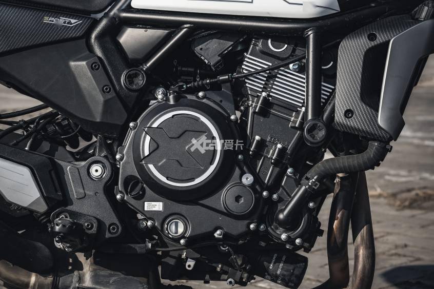 相信经过一年多的沉淀后,几乎没有还会认为它是简单的由650双缸发动机