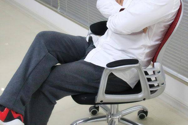 最伤腰的几种坐姿,"葛优瘫"不在内,排在内的坐姿多数人全犯_身体_时候