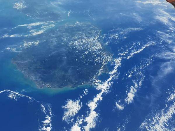 旅行者一号拍回来的真实照片 09936ebd37074491b23cb59d1dd0c002.jpeg