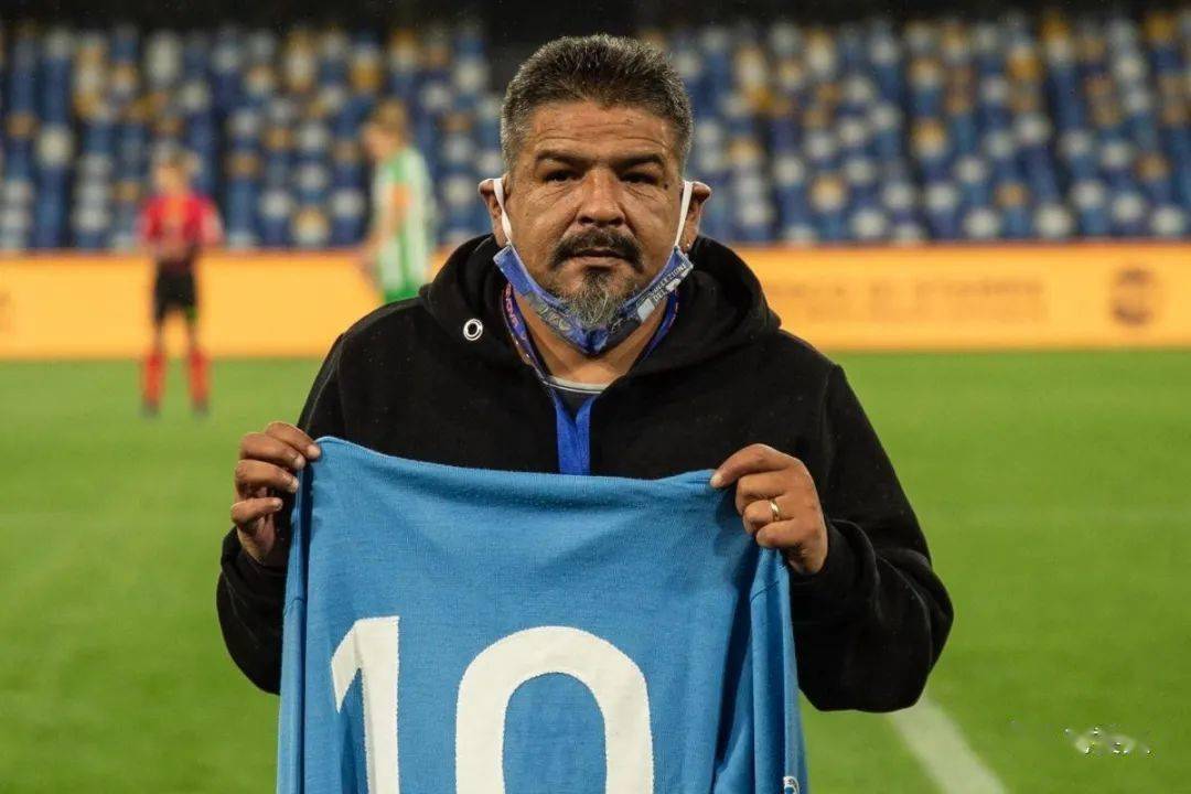 乌戈·马拉多纳:去火星找哥哥!(悲伤的一天)_巴恩斯利_比赛_布莱克本