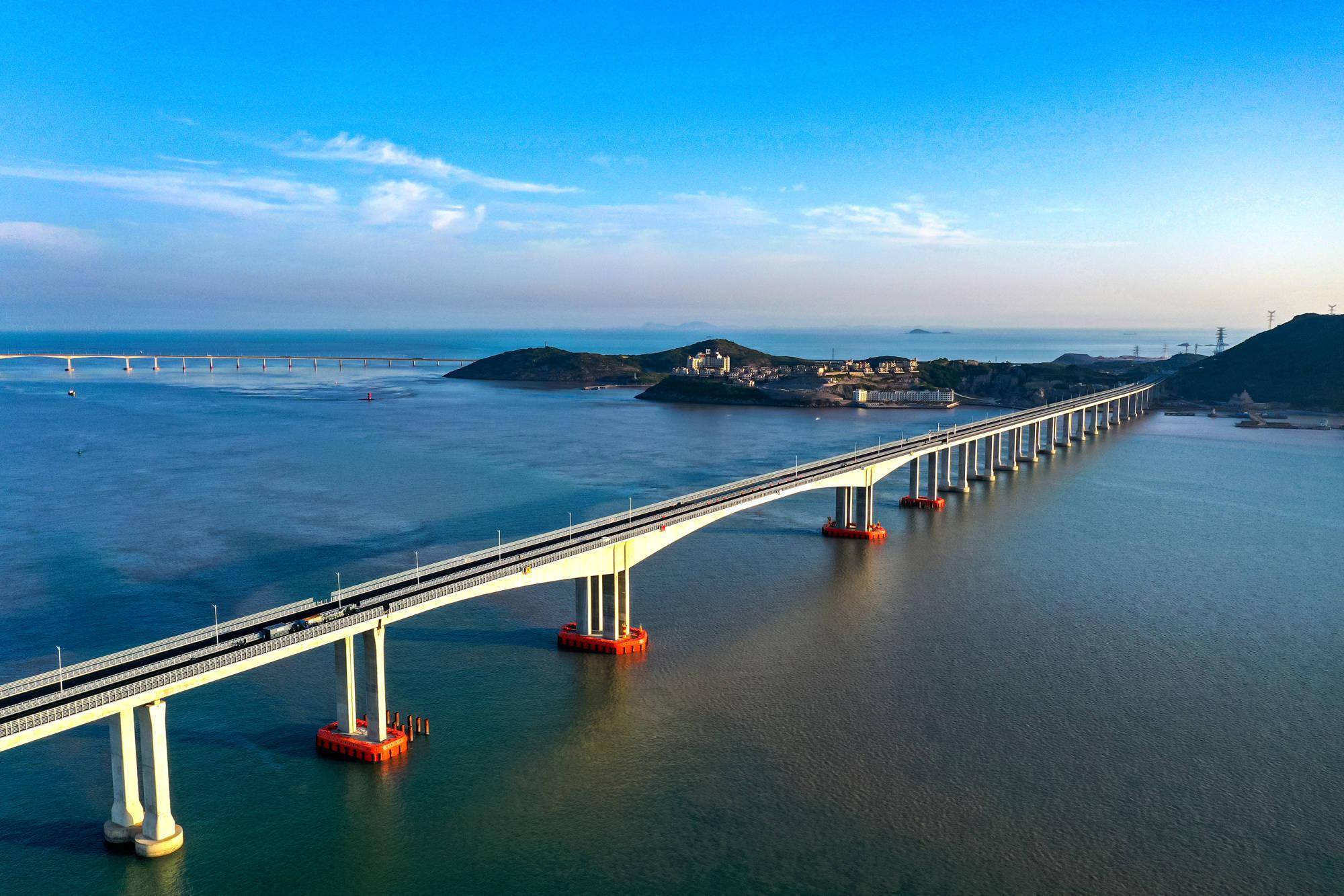 沪舟甬跨海大通道规划的重要组成部分,主要包括已建成的富翅门大桥,鱼