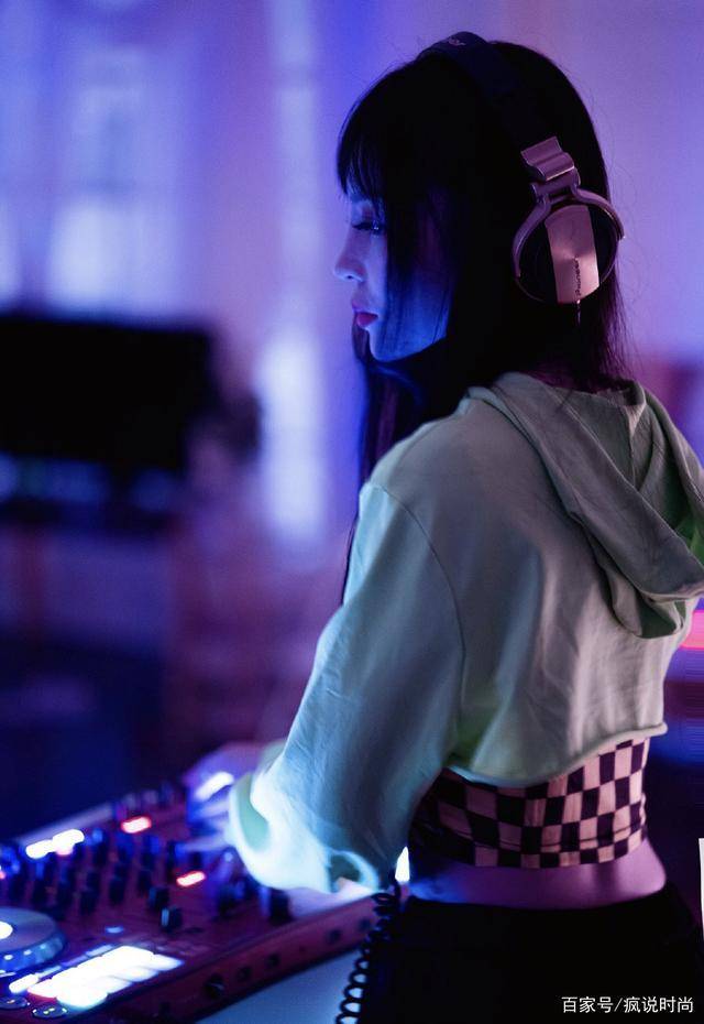 衣品和_黑色_时尚