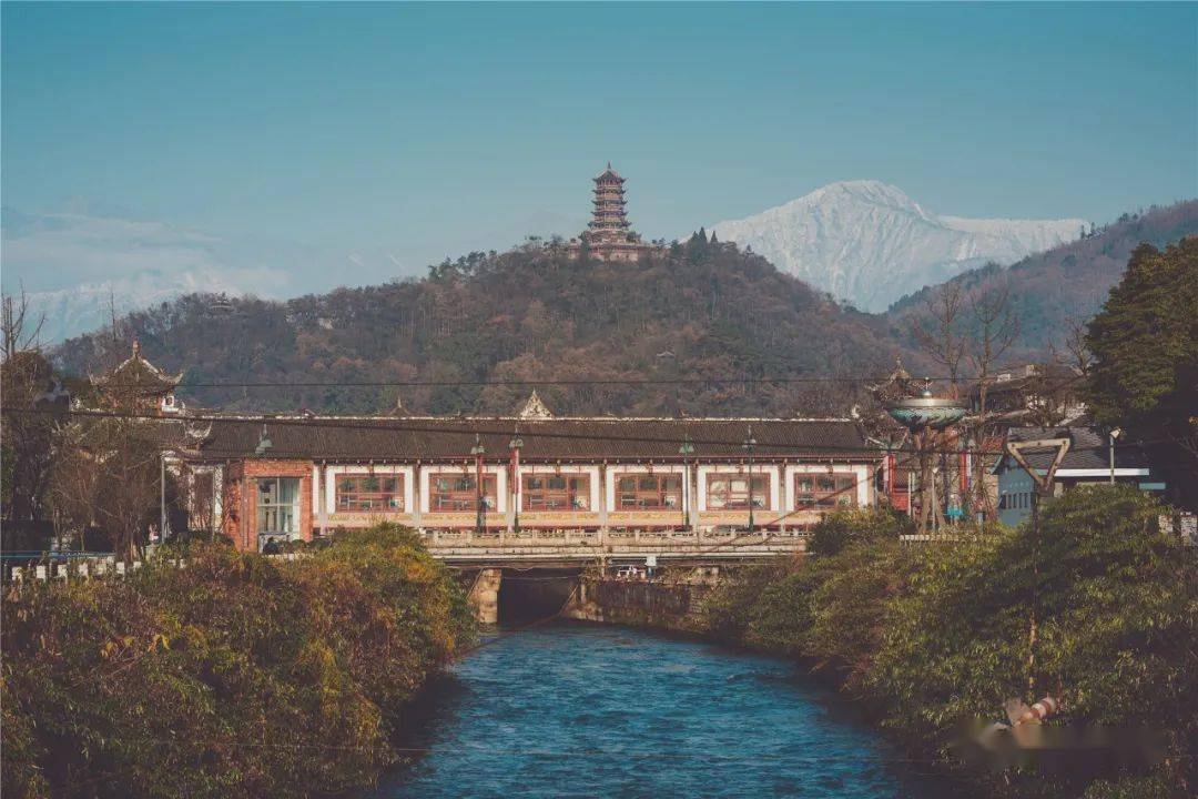 都江堰|电影风格下的雪山与都江堰