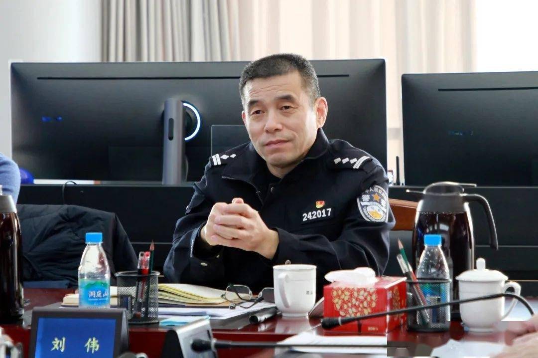 市公安局党委副书记,副局长刘伟主持会议并就抓好交通管理工作提出