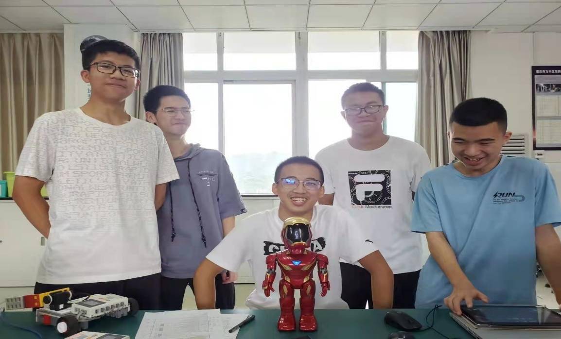 机器人|捷报!万州高级中学勇夺机器人比赛世界冠军
