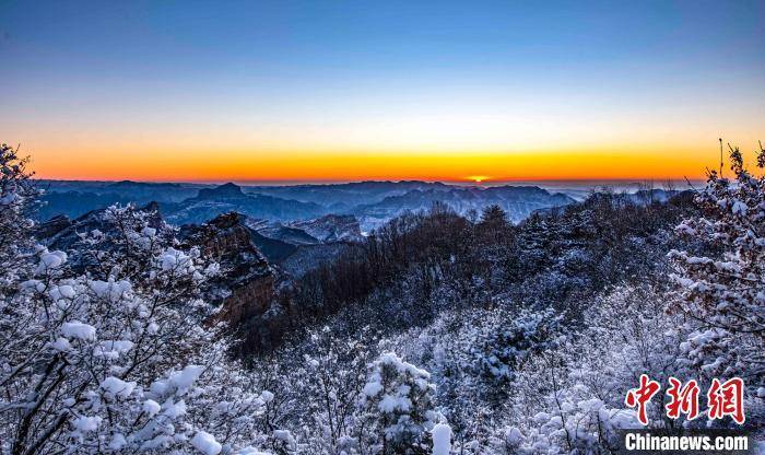 飞絮|航拍放晴后的太行山雪景美如画