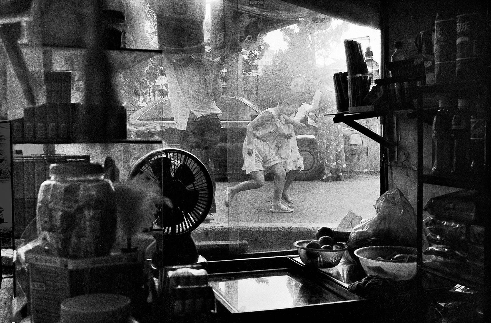 展览|看展览｜苏州河：陆元敏与他的年轻摄影师朋友们