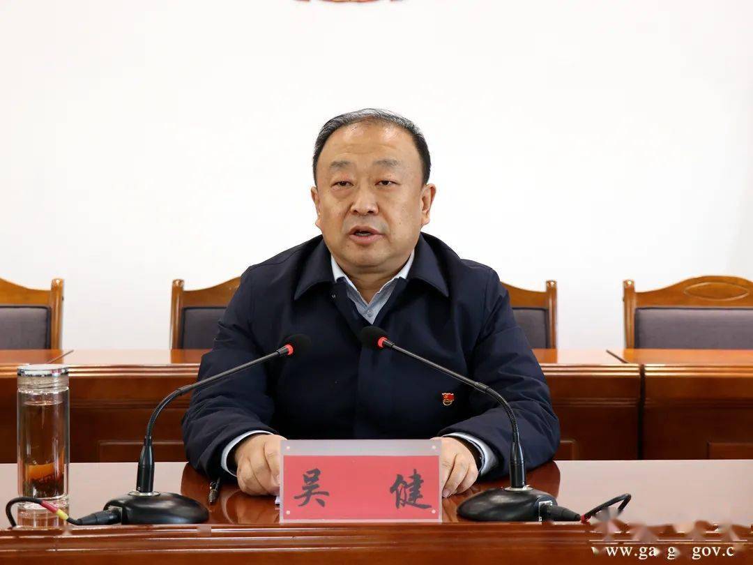 吴健在新兴镇宣讲党的十九届六中全会精神