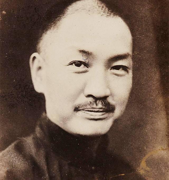 蒋介石一生一共娶过4个女人,却没有一个是蒋纬国的亲妈_毛福梅_姚冶诚