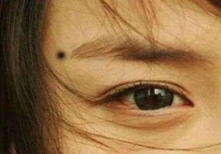 算命先生提醒:"眉尾开花,必爆发" 的长寿,发大财面相