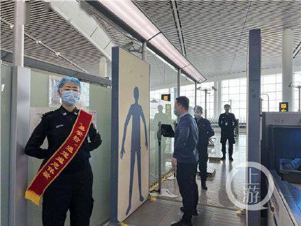 重庆机场开通“易安检”服务 过安检时间可缩短一半