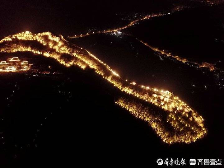 济南千佛山顶亮化新年点亮你熟悉的山体颜值大涨