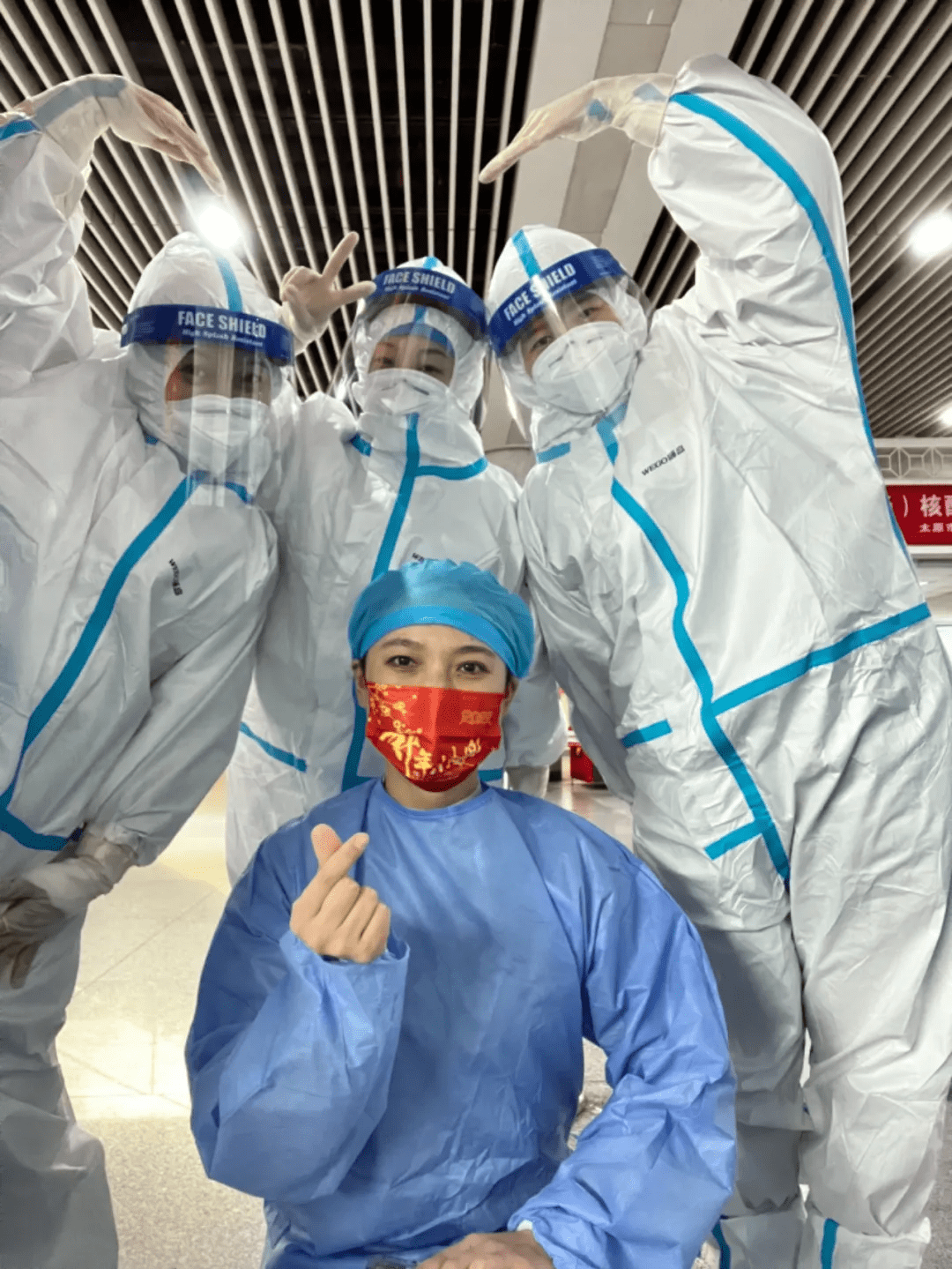 新年第一天,太原市二院白衣天使坚守岗位,"中国红"温暖寒冬_方得_亮色