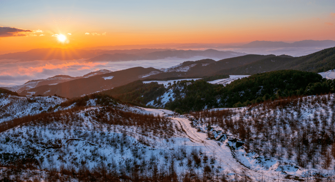 鲁甸轿顶山冬日限定美景上线_万里雪_首选_com