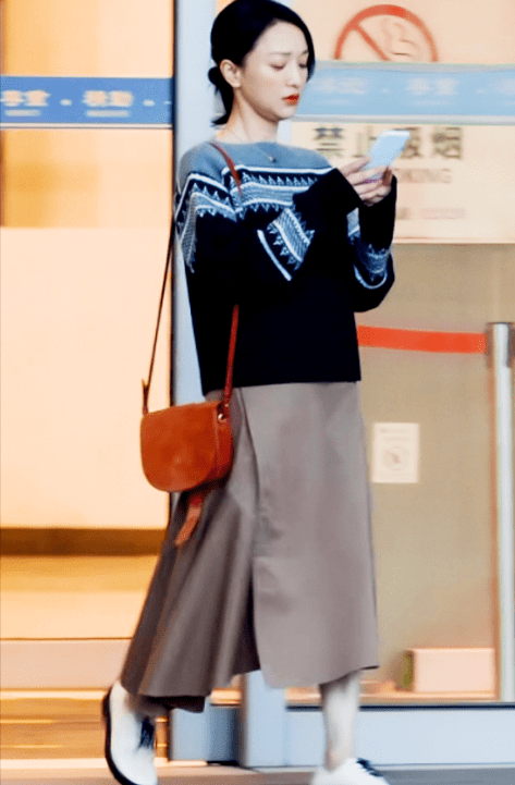 中年人|打开小敏家的衣橱，里头全是“断货王”