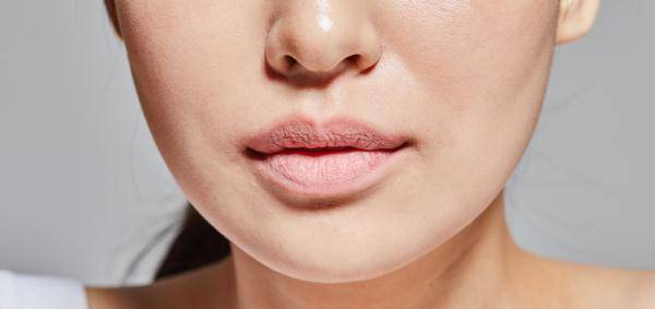 有关|冬季嘴唇干燥起皮是缺乏维生素吗？听听专家怎么说→