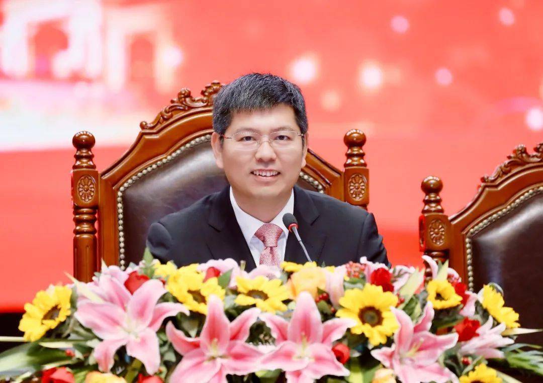 12月26日召开的万丰奥特控股集团董事会换届会议选举产生了以陈滨董事