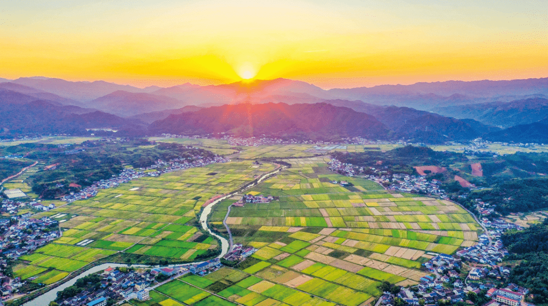 淳口镇位于浏阳市北区中部"两片叶子一滴油(烟叶,茶叶和油茶)是"美